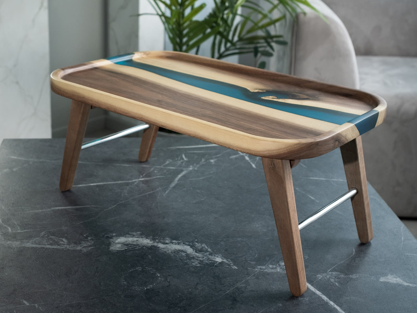 Переносной столик iLUXEHOME, дерево и ювелирный полимер