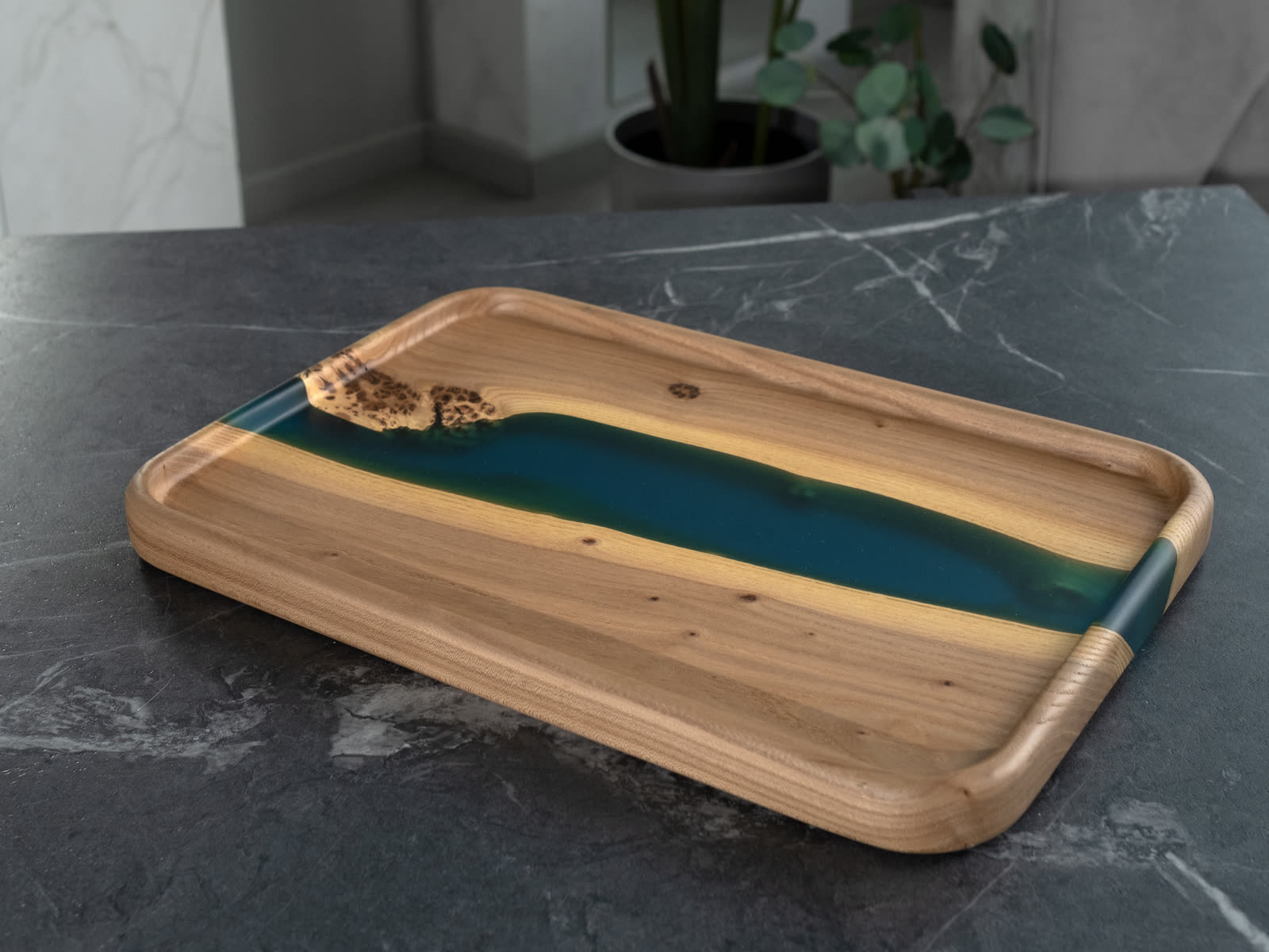 Поднос iLUXEHOME, дерево и ювелирный полимер